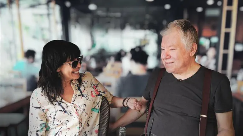 גלי עטרי ויצחק קלפטר ז"ל שהלחין את השיר.