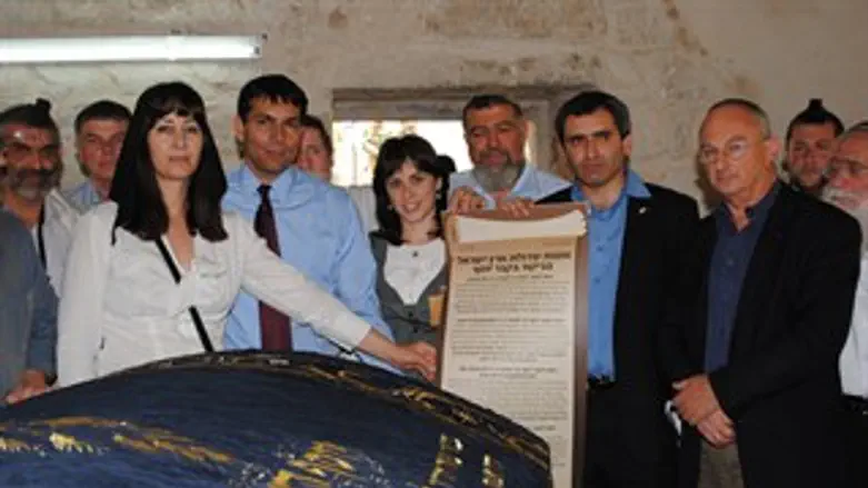 הח"כים בקבר יוסף