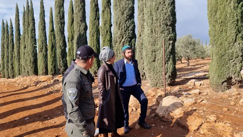 Otzma Yehudit MKs at scene of the demolition