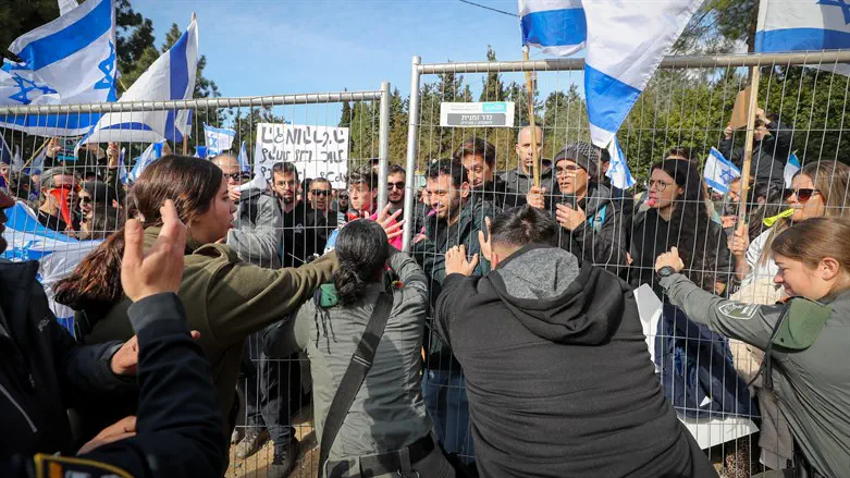 ההפגנה מחוץ לכנסת, השבוע