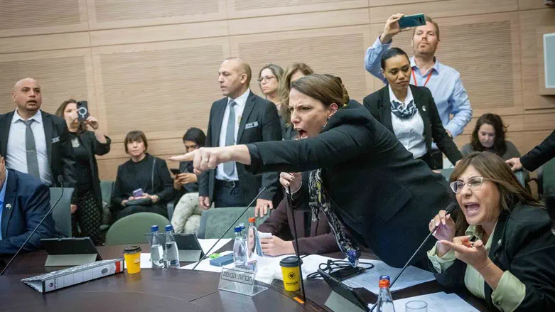 הנשיא הרצוג הביע נכונות להגיע באופן חריג לדיונים. ועדת החוקה