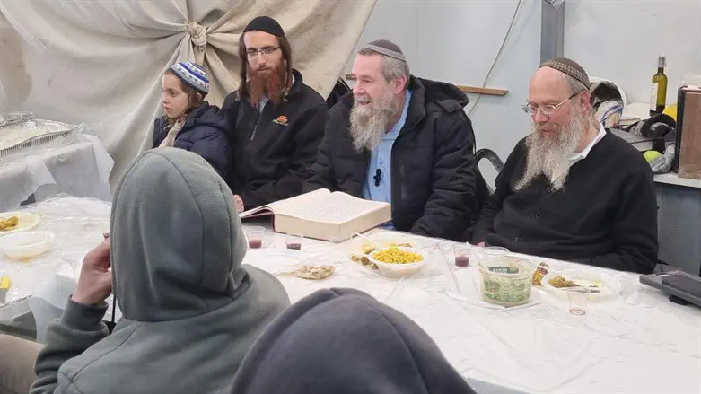 אבי מעוז בישיבת חומש