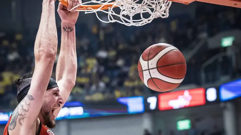 הנקינס. שוב בישראל