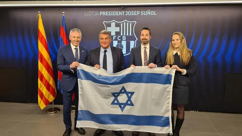 נציגי השגרירות הישראלית
