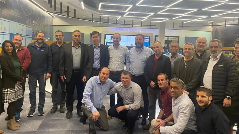 מנכ"ל בנק לאומי חנן פרידמן וחברי מועדון ה- 15