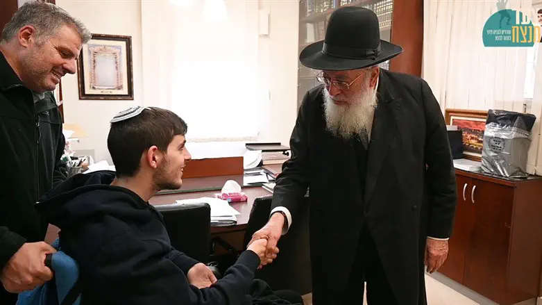 Rabbi Amar with Bnaya Peretz