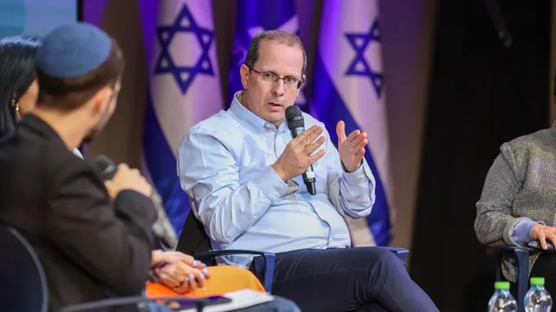 רז נזרי