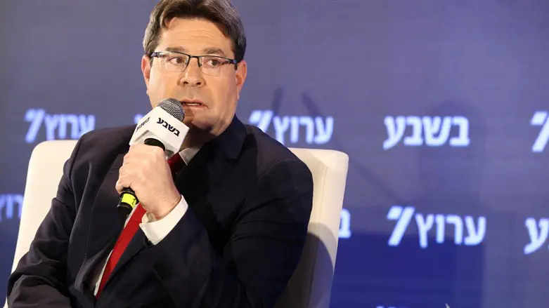 אופיר אקוניס