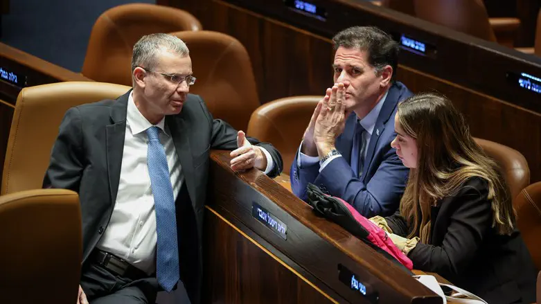 יריב לוין עם מאי גולן ורון דרמר