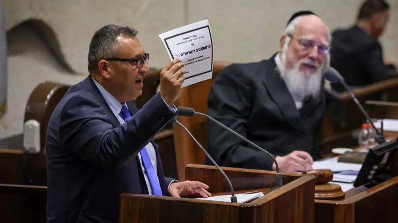 MK Simon Davidson "eulogizes" democracy