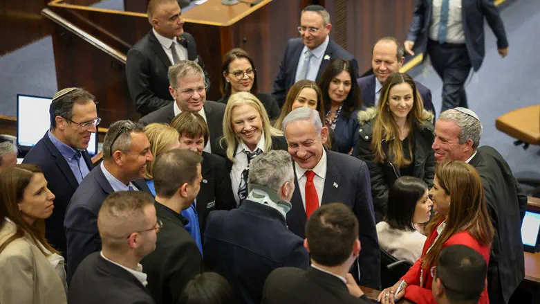 חברי האופוזיציה מחוייכים עם נתניהו