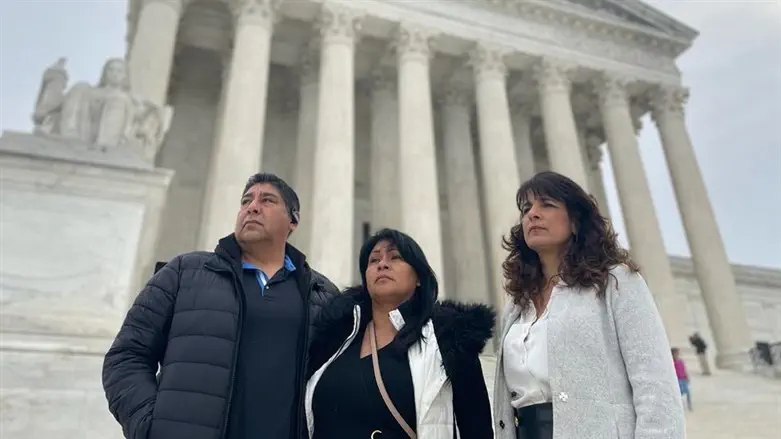 Nitsana Darshan-Leitner and the Gonzalez family