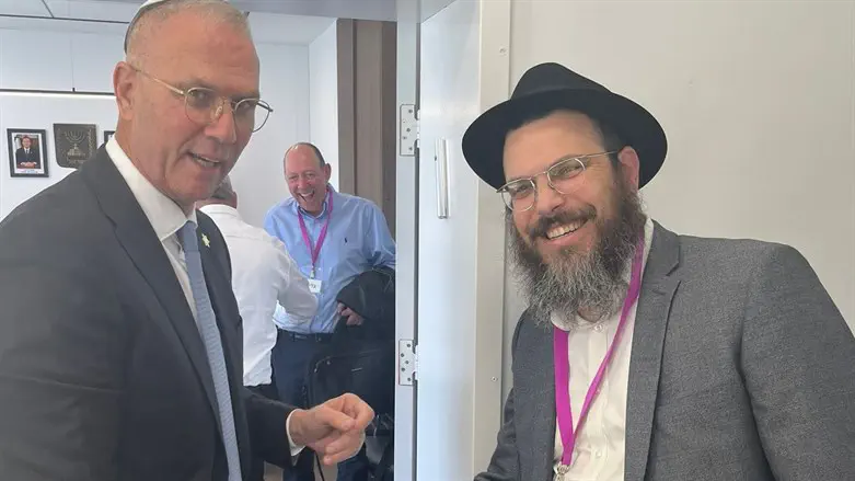 במעמד החלפת המזוזות