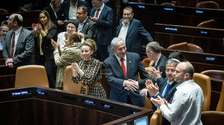 החוקים התקבלו ברוב ברור. חוגגים לאחר ההצבעה בכנסת השבוע