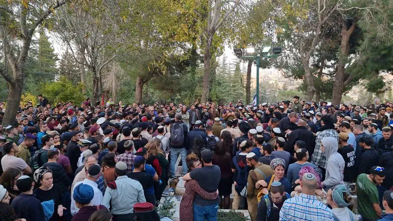 הלווית הלל ויגל יניב