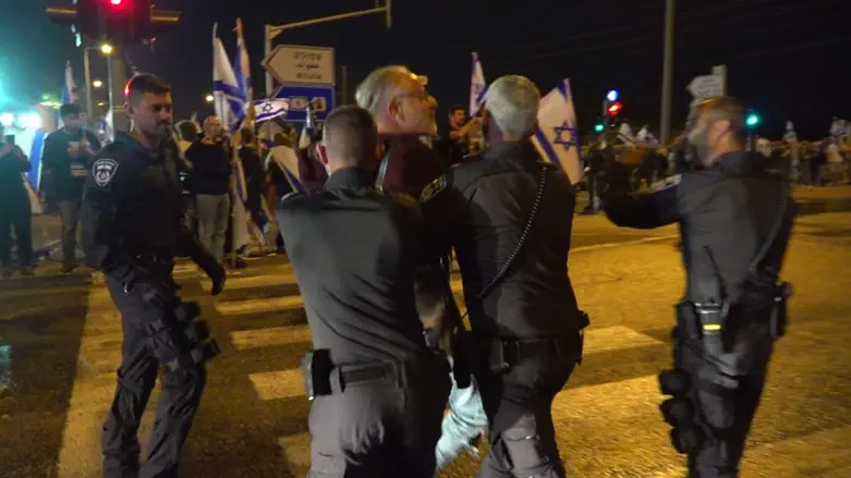 מעצר מפגין בצומת כרכור