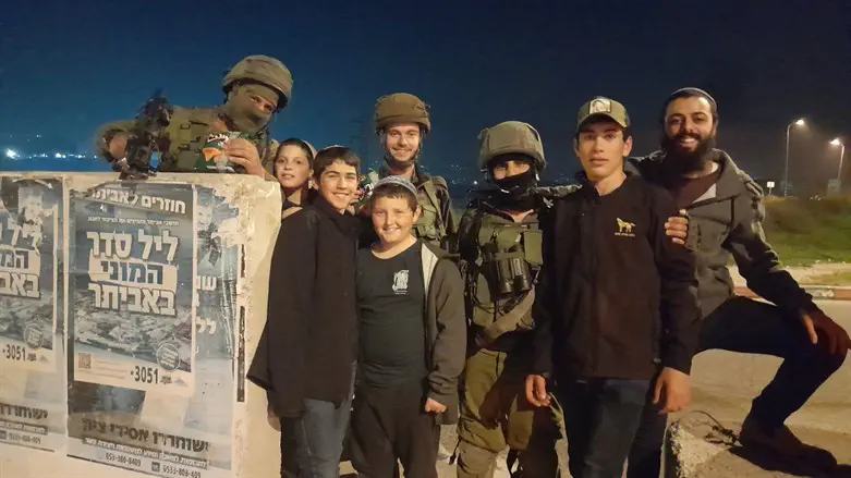 נוער איתמר מחזק את החיילים