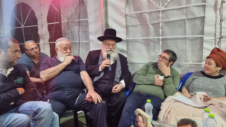 השר יצחק גולדקנופף בניחום האבלים