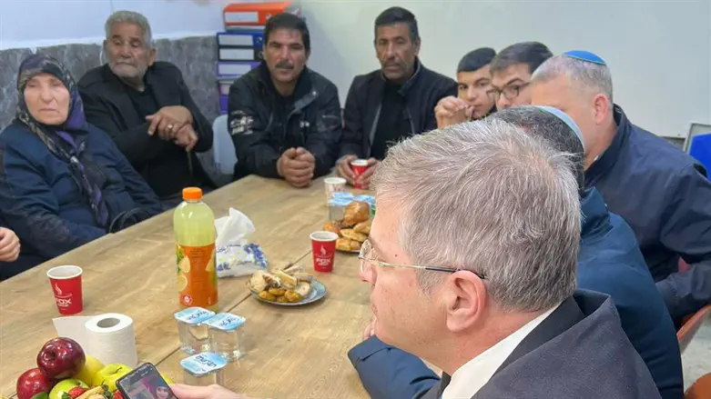 השר יואב קיש עם המשפחה בשועפט