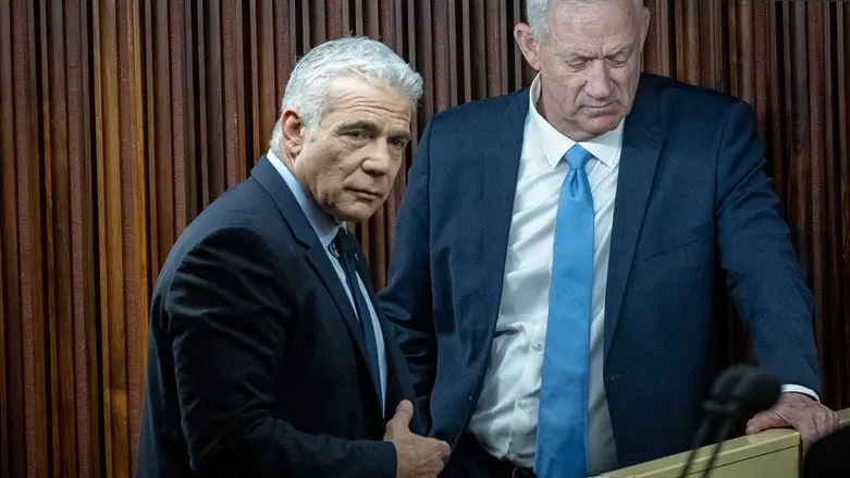Yair Lapid (L) and Benny Gantz (R)