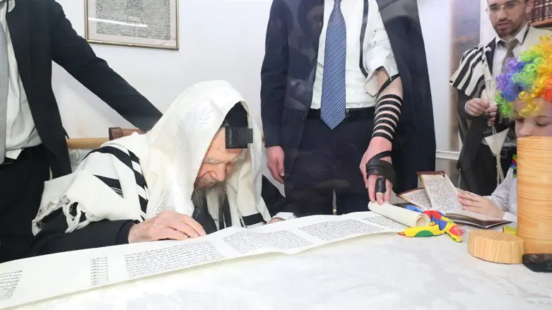 הרב אדלשטיין בקריאת מגילה