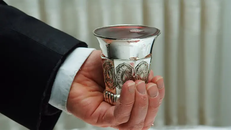 "מה, עשיתם קידוש בלעדיי?". אילוסטרציה