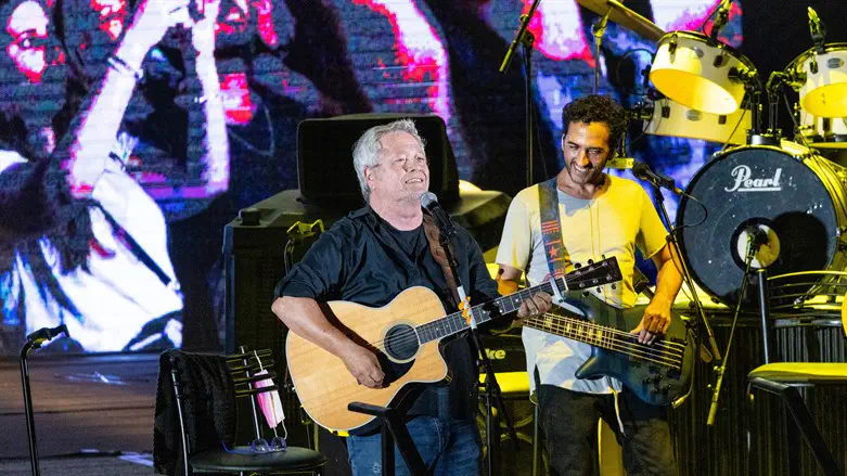 שלמה ארצי בהופעה