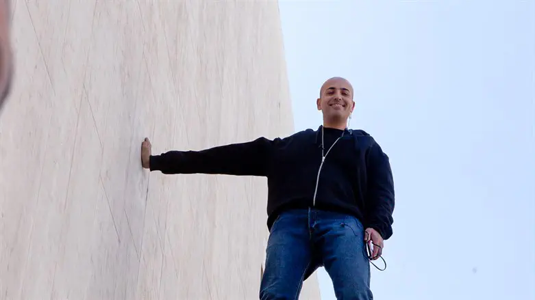 חזי דין במופע