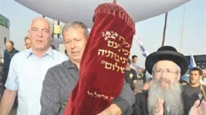 ראש עיירת נצרת עילית וח"כ אורי אראיל בהכנסת ס