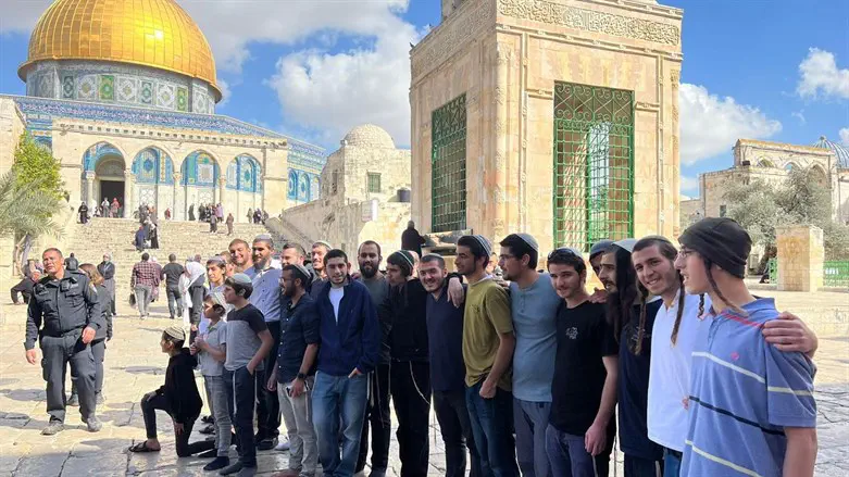 ישיבת ניר בהר הבית