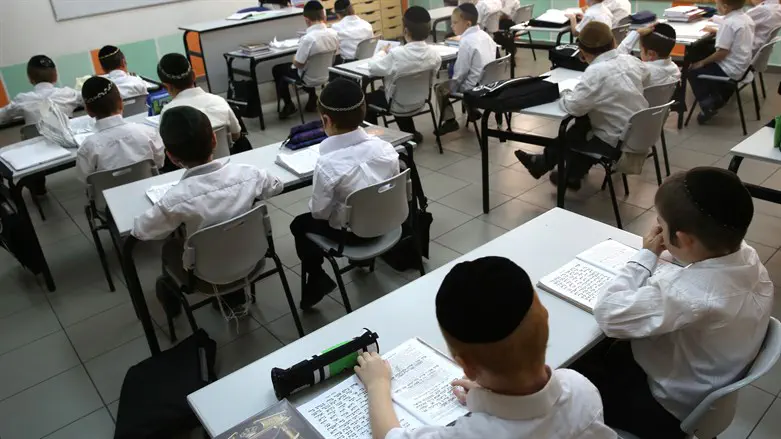 ילדים חרדים בכיתה. ארכיון