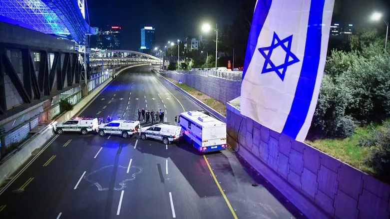 מחסום משטרה בנתיבי איילון