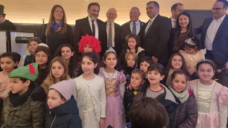 השר אופיר סופר ודורון אלמוג בפריז