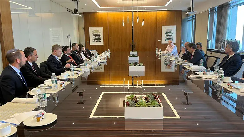 סמוטריץ׳ עם בכירי הנהלה הבינ"ל של Citi Bank