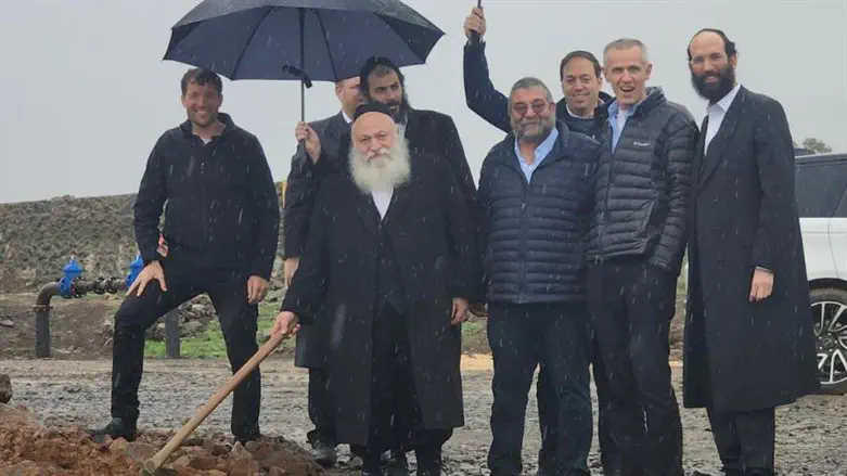 גולדקנופף ורוקח בהנחת אבן הפינה