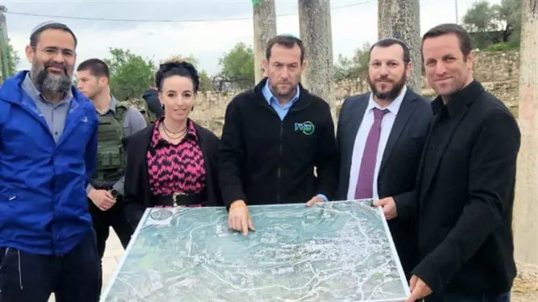 דגן, סילמן ואליהו בסיור בסבסטיה