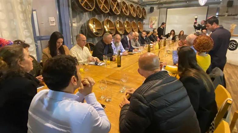 ניר ברקת עם ראשי הרשויות ביו"ש