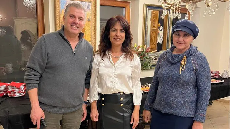 ניצנה דרשן לייטנר וההורים של בניה פרץ