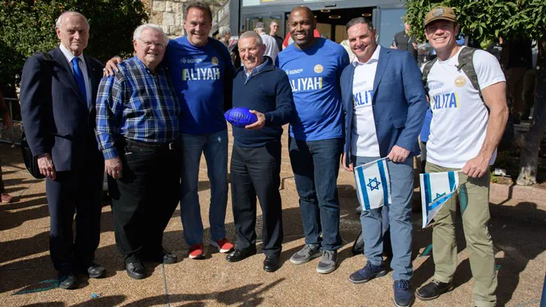 שחקני הפוטבול שליוו את העולים