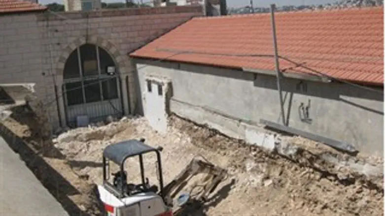 העבודות הלא-חוקיות