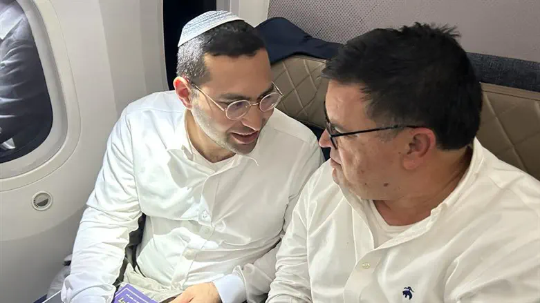 ח"כ מיכאל ביטון והשר יצחק וסרלאוף בטיסה לניו יורק