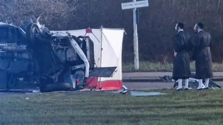 Перевернувшийся микроавтобус