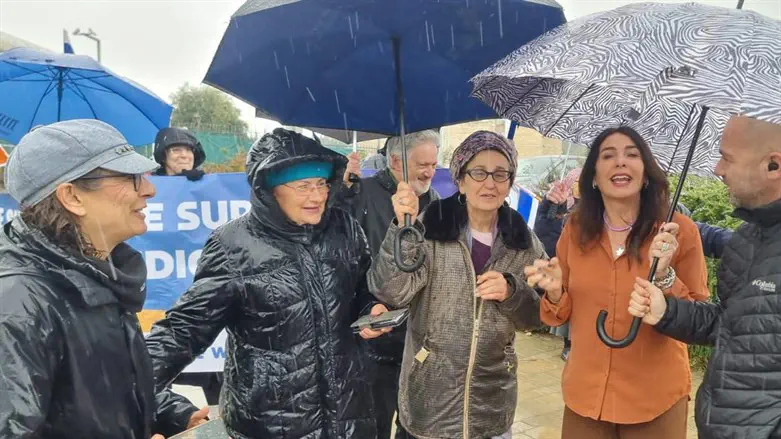 Pro-judicial reform vigil