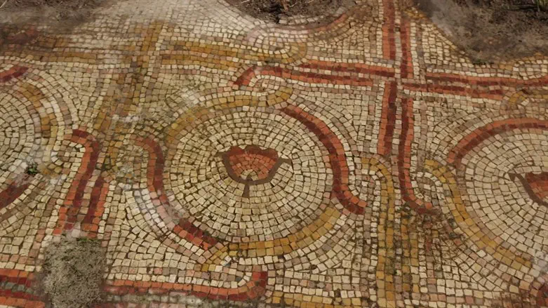 Close-up of the flower decorations on the mosaic