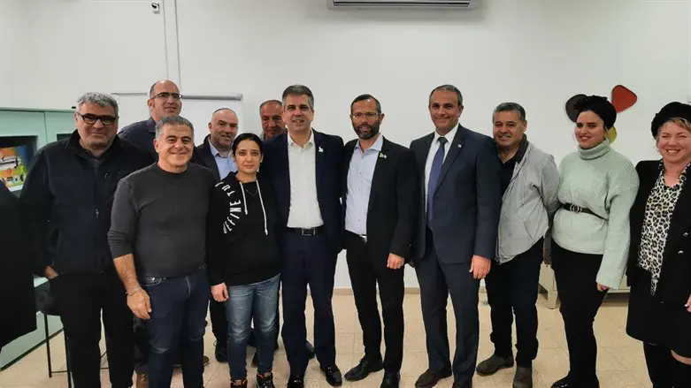 Minister Eli Cohen (center) during visit to Binyamin