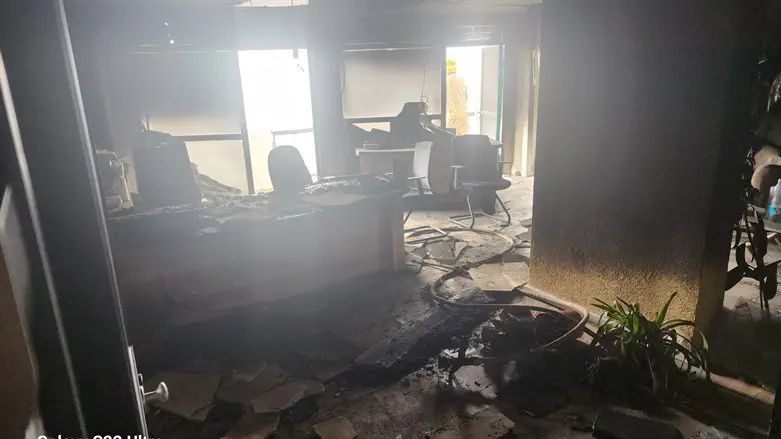 לשכת ראש העיר עלתה בלהבות כב"ה צפון