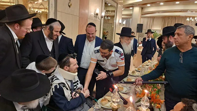 הפראמדיק לישי שמש עם אברהם פלאי