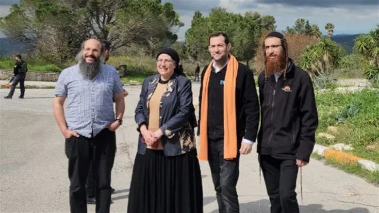 מימין: שמואל וונדי, יוסי דגן, אורית סטרוק ובני גל