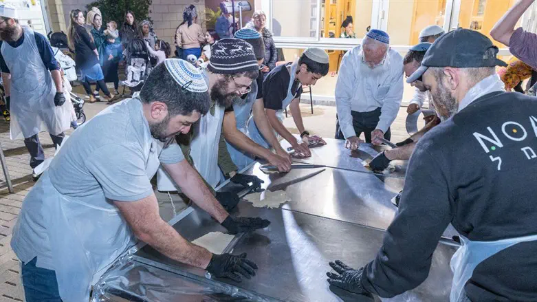 אפיית מצות במעלה אפרים