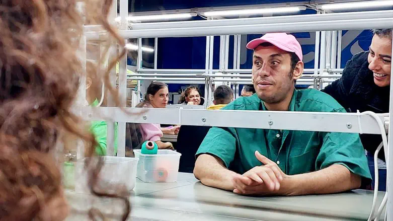 "מפעל, בית, יוצר"